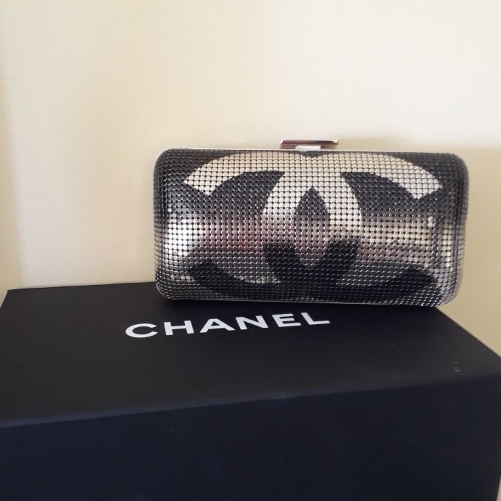 Limited Edition Chanel Clutch😍